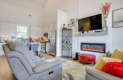 Walk to Marina Lake Greenwood Retreat with Hot Tub - Foto 1