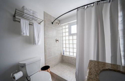 2Units 4BR 3BA Cape Cod Designer House - Foto 36