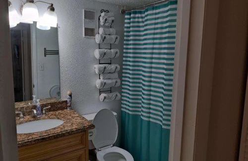 Beautiful 2-Bedroom Condo Near Universal and other Orlando Attractions, King Bed & Wi-Fi - Foto 19