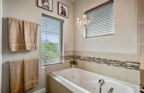 Posh Dtwn/Midtown Home w Stunning Roof-Top Terrace - Foto 40