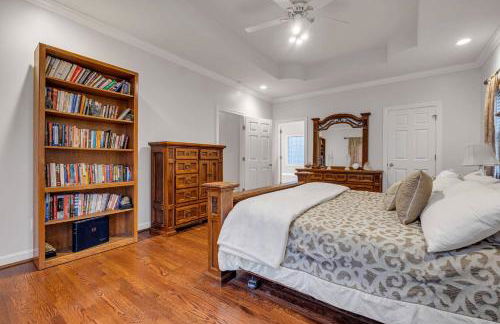 LakeFront | HotTub | Dock | 4BD4.5BA | FreeParking - Foto 36