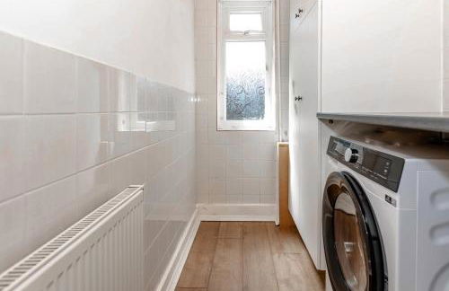 Family friendly Filton home with parking and WiFi - Foto 7