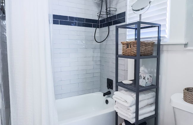 Vibrant Bungalow 2 Minutes to the Beach - Foto 59