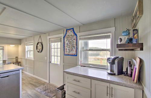 Waterfront Anderson Island Home with Kayaks - Foto 7