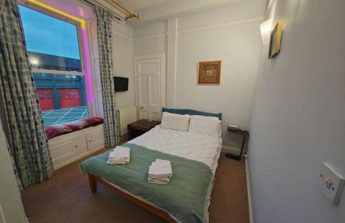 Charming City Flat for Couples & Families - Foto 7