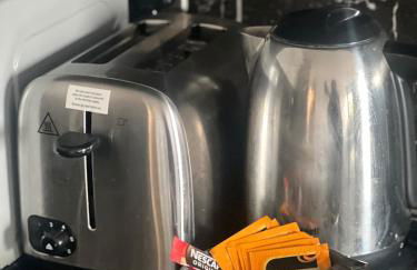 Spacious & Stylish Self Contained Studio Apartments - Foto 7