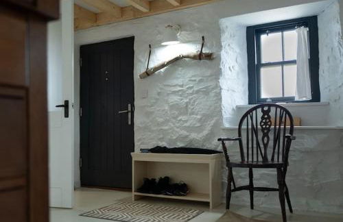 Cliff-top Cottage on Coast Path w/Panoramic Views - Photo 3