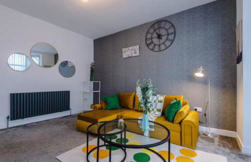 Group-Friendly Home near Manchester with Hot Tub and Private Cinema Room - Foto 9