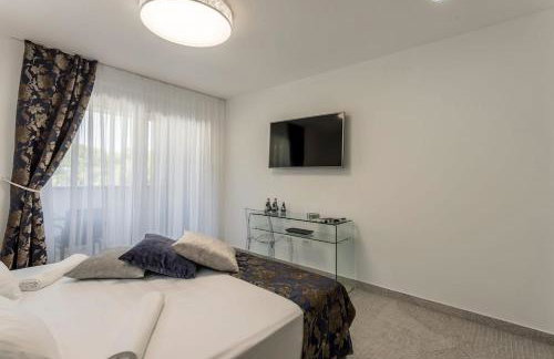 Luxe villa with pool, jacuzzi, and sauna - Foto 47