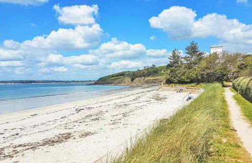Gorgeous Apartment In Concarneau - Photo 29