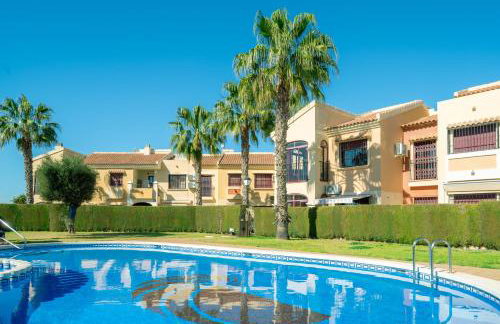 Club Salino Hideaway-Your Peaceful Retreat with Pool in Torrevieja - Photo 1
