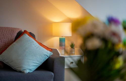 2 Bed Apartment - Cardiff City Centre - Free Parking - Foto 16