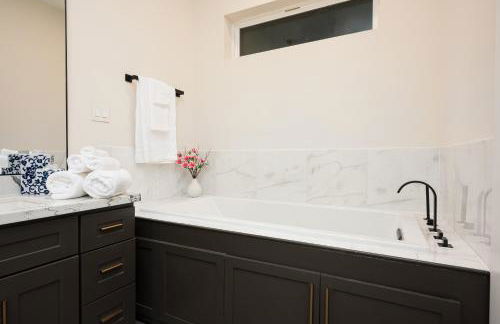 Rodeo Special! 4BR Luxury, Houston Rooftop Views - Foto 31