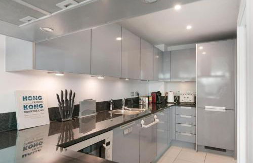 Beautiful Two-Bedroom Flat on the Riverside with Spectacular Views - Foto 2