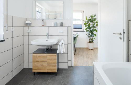 FENJOY Ferienwohnungen am Chiemsee - Zentral - BBQ - Foto 39