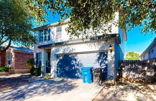 Charming family friendly home, enclosed backyard & 20 miles from San Antonio - Foto 25