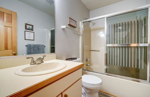 1 Mi to Beach Access Southern Shores Gem with Deck - Foto 20