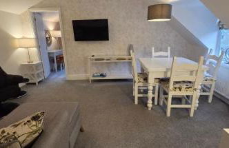 Modern and spacious 2 bedroom apartment with free parking - Photo 12