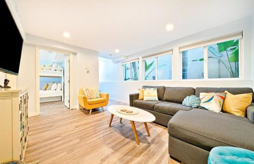 Stunning South Mission Home with Private Rooftop & Ocean Views! - Foto 10
