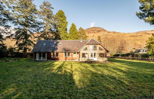 Scenic Oaklodge with wood burner - Photo 2