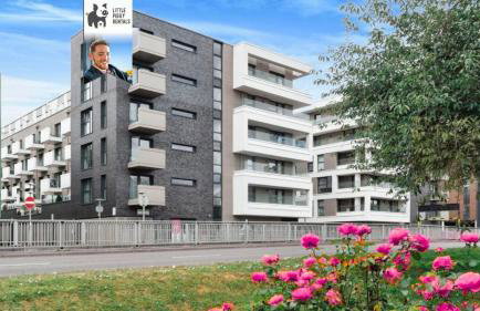 Luxury Balcony Penthouse with 4K TV and Soundbar - Foto 5