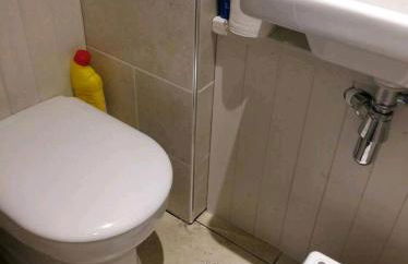 The Holbein Three bedroom home near tilgate park private parking and garden - Foto 21