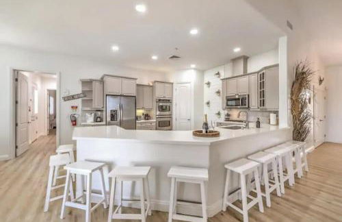 Luxury 5BR Villa Pool Hot Tub RV Friendly - Foto 3