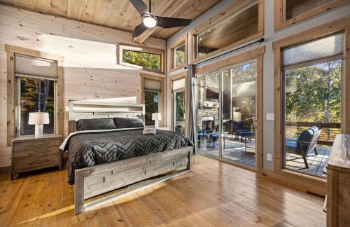 Honeysuckle Chalet - Luxe Mountain Chalet - Hot Tub, Wi-Fi, Pool Table, Party Deck, Fire Pit - 15 mins to Blue Ridge! - Foto 26