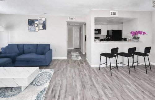 Addison Apartment with Free Parking Pool Gym - Foto 7