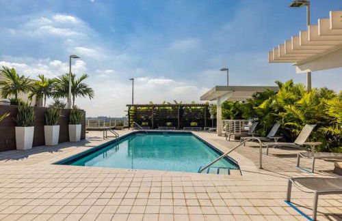 Miami Vice - Central Midtown Pool and Parking - Foto 33