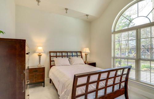 Spacious and Modern Home in Montgomery with Deck! - Foto 17