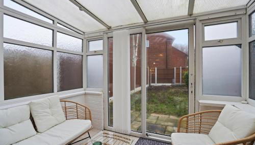 Modern Refurbished 2 Bed House Ideal for Business & Families - Foto 3, Garden view