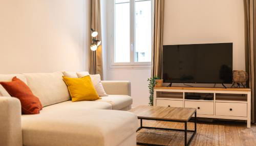 Magnifique 2P avec vue sur le port de Nice - Photo 2