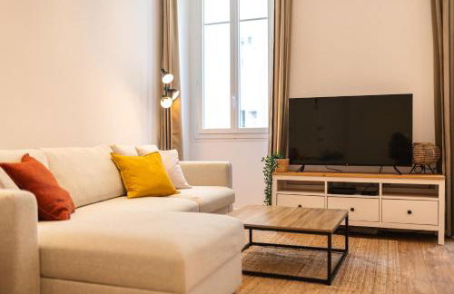 Magnifique 2P avec vue sur le port de Nice - Photo 2