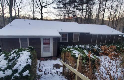 Shiners Hideaway - Cozy Cabin with Trails & Family Memories - Foto 5