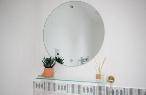 4-Bed, Sleeps 6, contractors welcome! - Foto 17