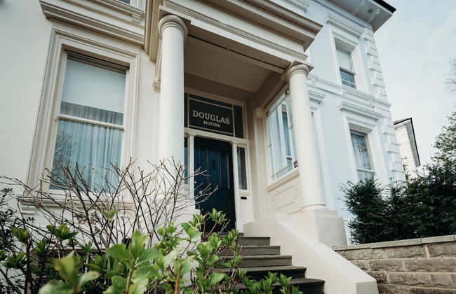 Douglas House - Photo 18