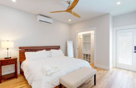 Historic 2BR 1BA with King bed-Fast Wi-Fi 75 OLED TV - Foto 12