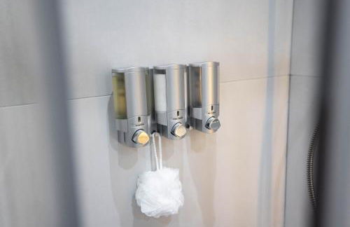 The Secret Garden, Donaghadee - The Hideaway - Stylish 5-Beds, and Lavish 3-Bedrooms - Guests 7 - Super Fast Speed Wi-FI - Foto 51