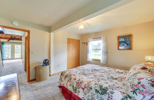 Germfask Home with Fire Pit, Grill and Yard Games! - Foto 12