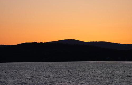 Lakefront Cottage in Colchester - Foto 18