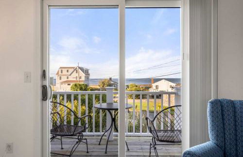 Stunning Home with Water Views - Foto 12