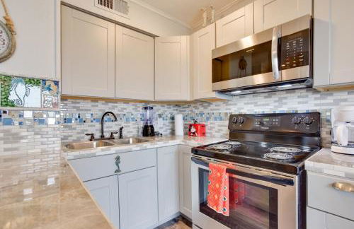 Waterfront Corpus Christi Escape with Pool Access! - Foto 9