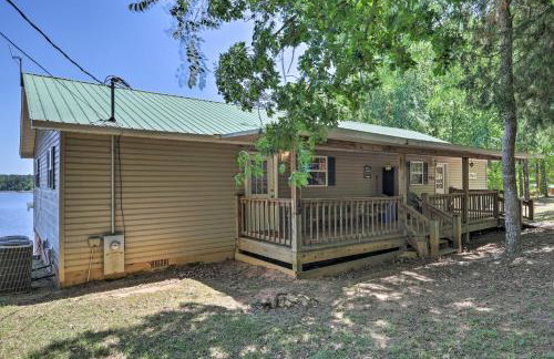 House with Dock and Slide Situated on Lake Sinclair! - Foto 31