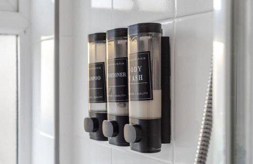 Bella Homes-Spacious 4 bedroom Modern Town house Romford - Foto 12