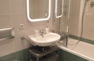 Chemnitz Saxonia HomeDeLuxe Hochwertige 50qm 2-Zimmer-Ferienwohnung mit privaten Kfz Parkplatz Stellplatz mit MWSt-Rechnung mit XXL Hülsta Bett & Etagenbett mit InternetFlatrate - Ideal für Familien, Paare, Kulturinteressierte & Geschäftsreisende! - Foto 6