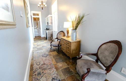 Governors Mansion 5 bedroom-3 bath - Photo 13