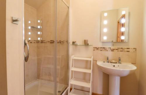 The Golden Cross - Photo 25