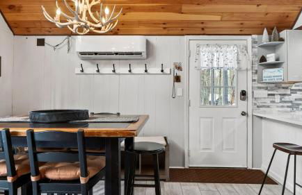 Evergreen Lodge by AvantStay Poconos Lake Cabin Fireplace Large Deck Near Jack Frost Kalahari - Foto 11