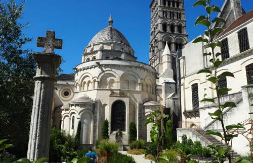 Angoulême, cosy T2 centre ville , TV , WIFI , 4 pers , moderne , parking - Foto 6